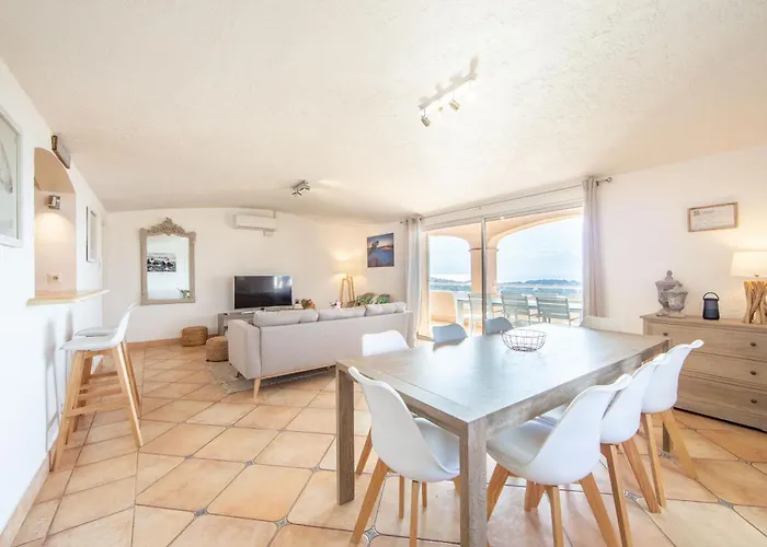 La Cagne - Vue * Saint-Raphaël